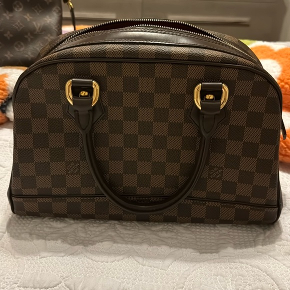 Authentic Louis Vuitton purse - Picture 1 of 9